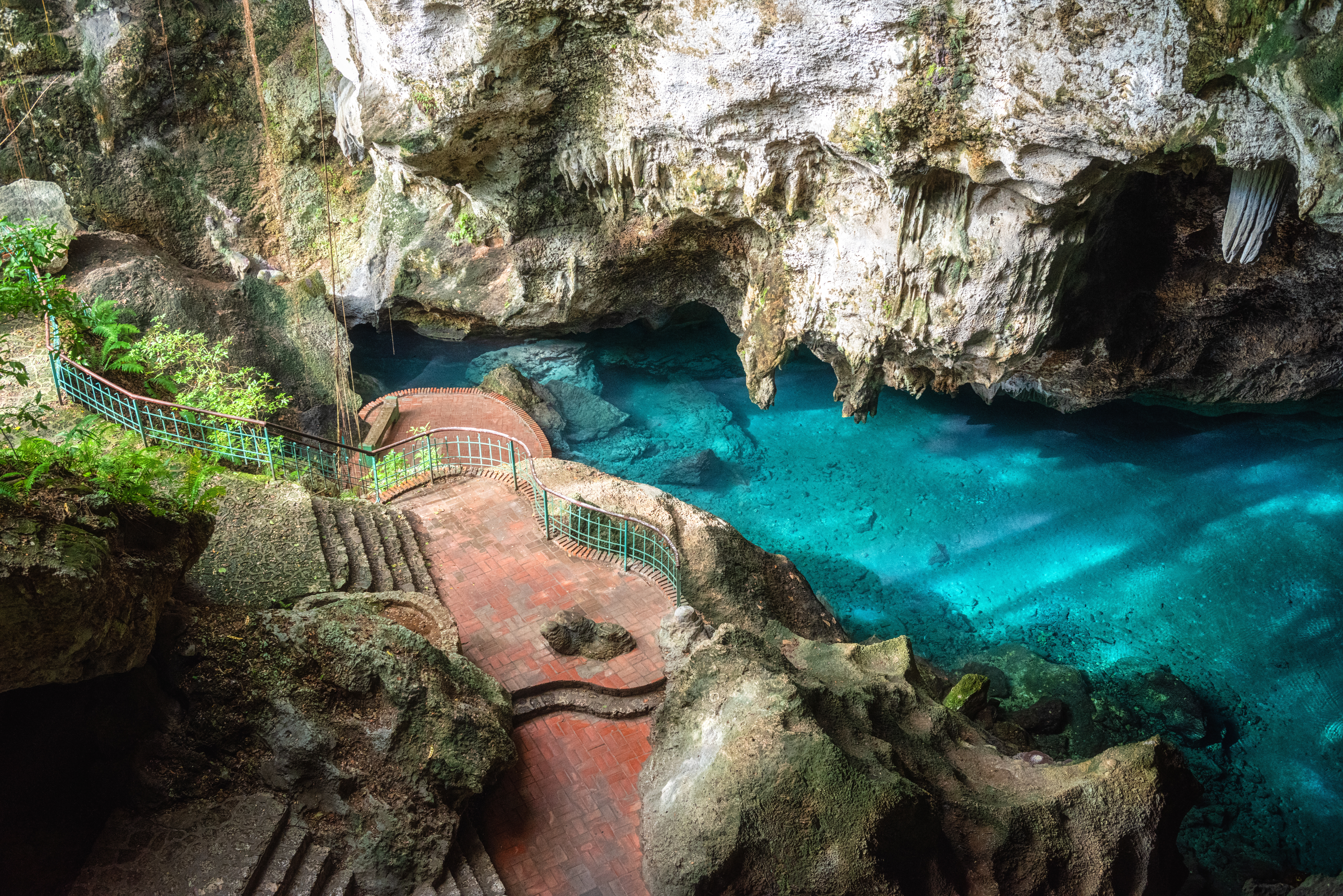 Los Tres Ojos National Park